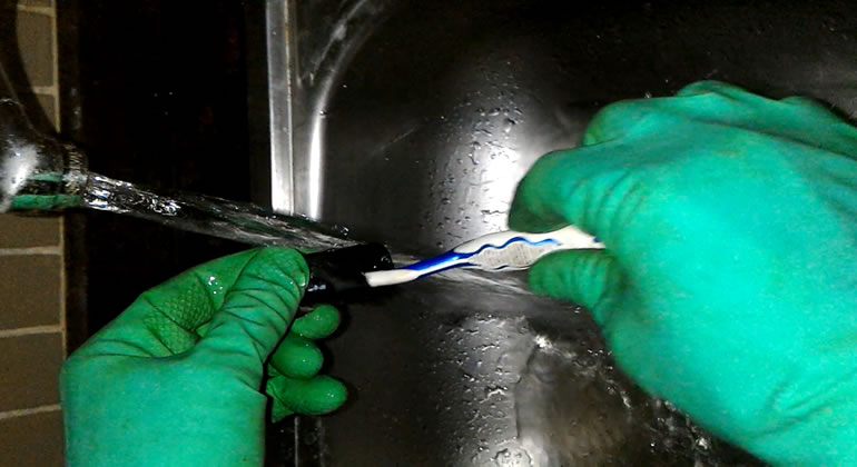 Kal�c� ��z�mler i�in profesyonel petek temizleme.